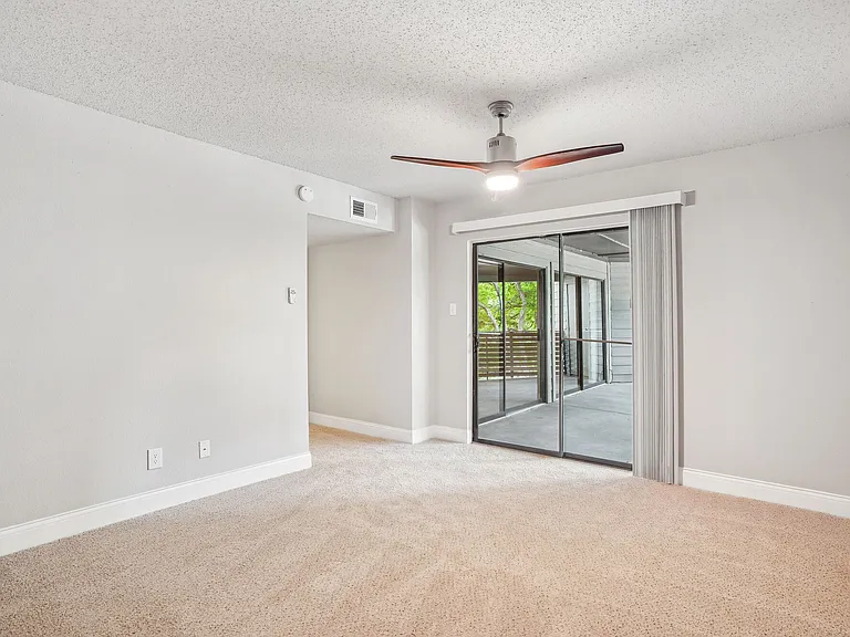 Vantage Point Apartments — Photo 12