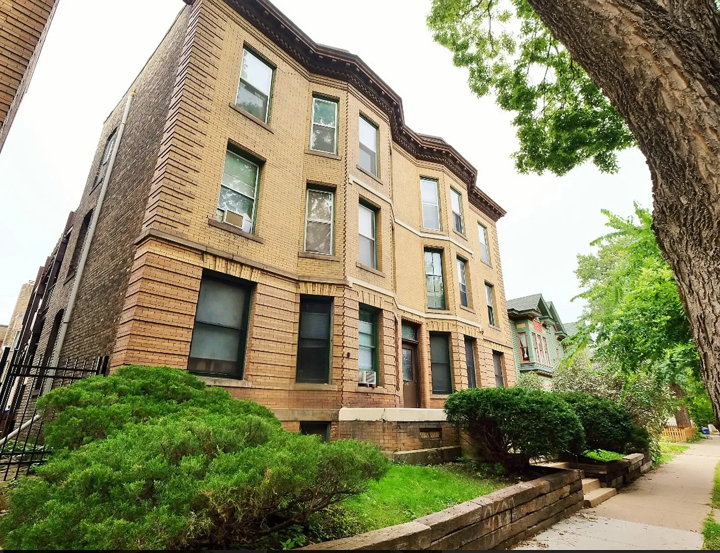 301 Dayton Ave — Photo 1