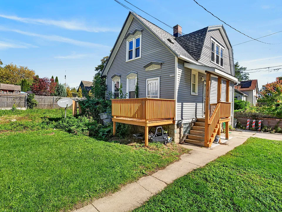 2320A N Buffum St