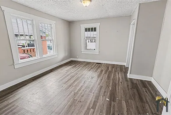 1447 Wharton Ave — Photo 6