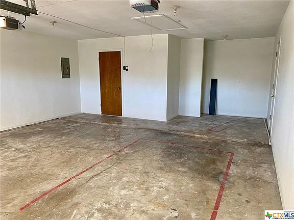 2nd image of 805 E Woodlawn Dr