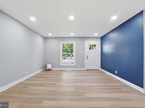 3rd image of 706 S Dogwood Ct