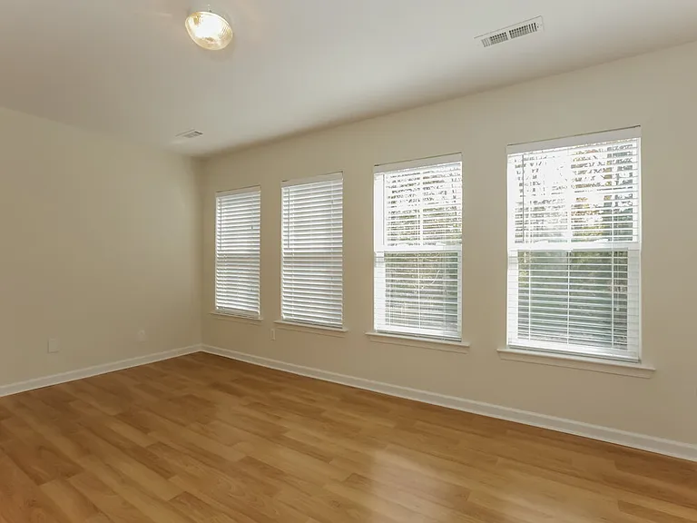 8264 Chatham Oaks Dr — Photo 11