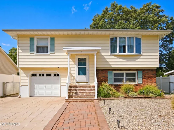 8 Frankies Lane, Toms River, NJ 08753
