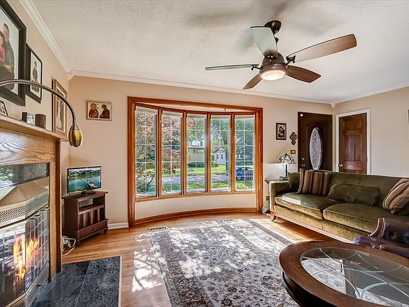 4th image of 706 N Wilshire Dr