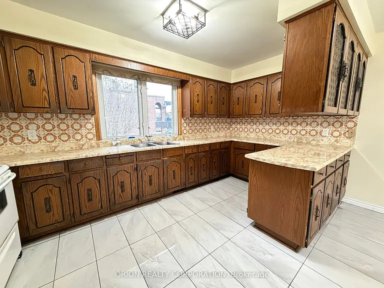 3 Romar Cres — Photo 14