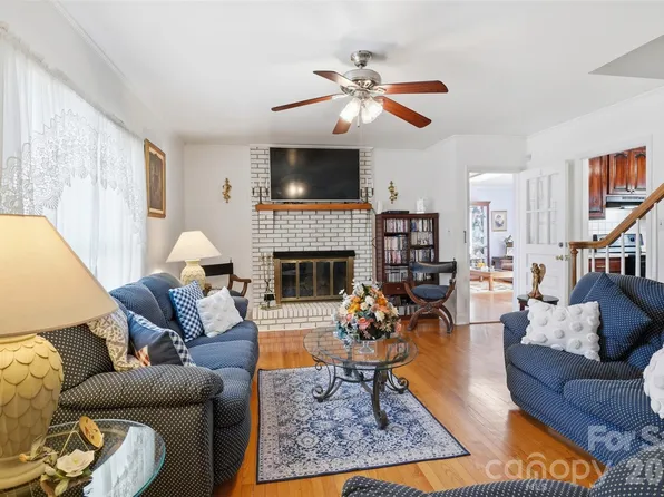 1287 Queensgate St, Gastonia, NC 28054