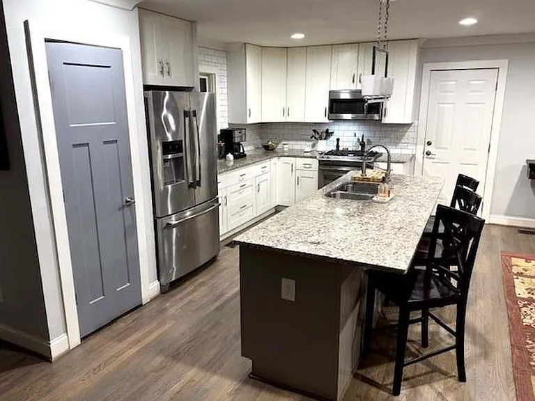 2424 Melinda Ct — Photo 9
