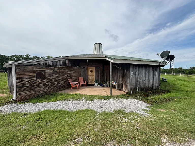 5200 E McElroy Rd — Photo 2