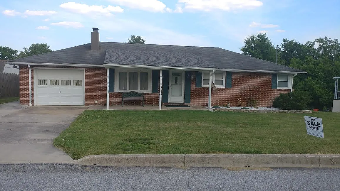 1819 Oakley Dr photo 1