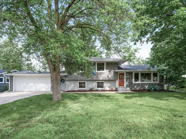 3920 McKnight Rd N, White Bear Lake, MN 55110