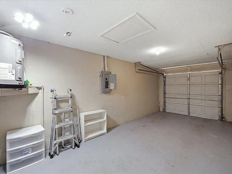 1901 Castle Bay Ct — Photo 14
