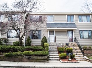 72 Arrowood Ct, Staten Island, NY 10309