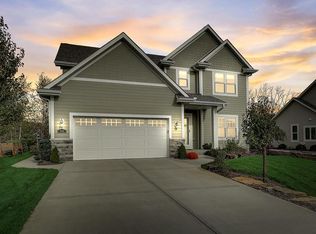 358 Woodberry Dr, Delafield, WI 53018