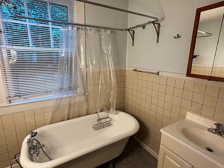 1019 Gloria Ave — Photo 15