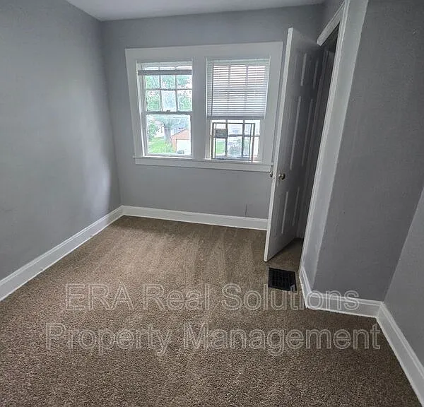 1575 E Cordell Ave — Photo 9