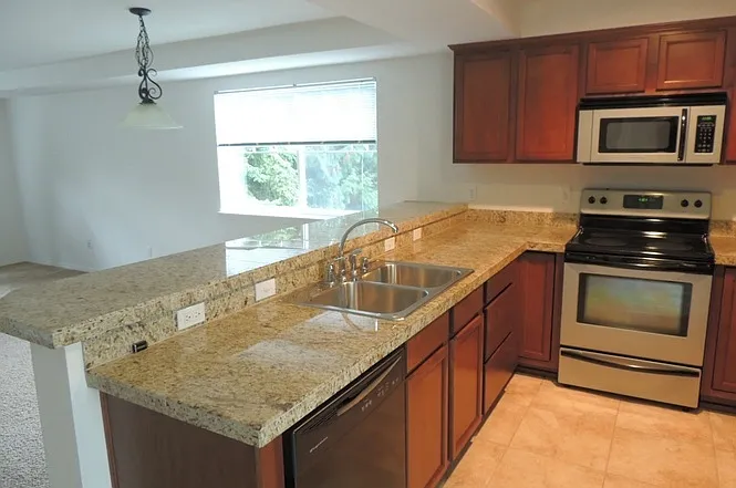 3 bed, 1410 sqft, $3,300 — Photo 4