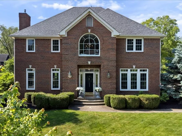 9973 Woods Edge Dr, Fishers, IN 46037