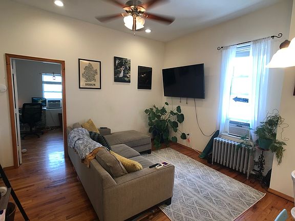 4th image of 318 Greenwood Ave APT 5