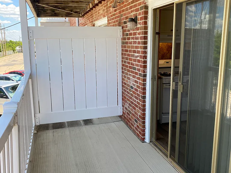 KINGSWOOD APARTMENTS — Photo 20