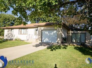 140 Hawthorne Ave, Crete, NE 68333