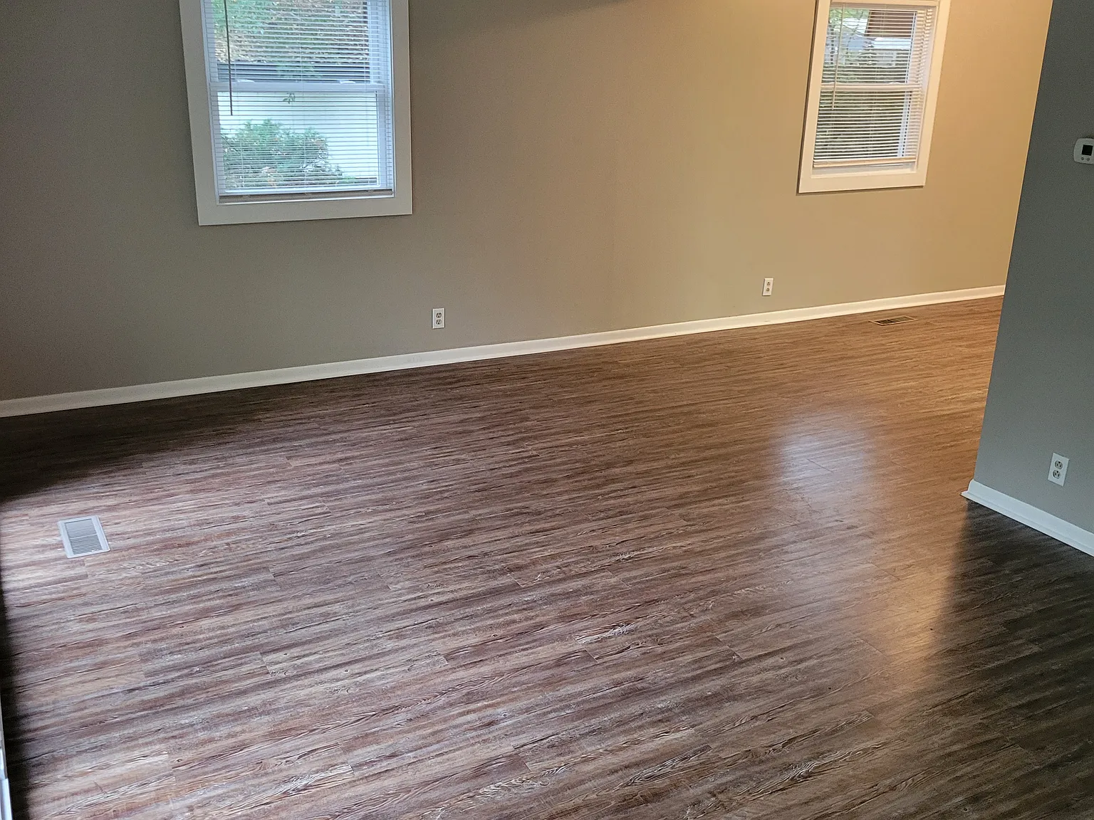 2 bed, 1000 sqft, $1,275 — Photo 3