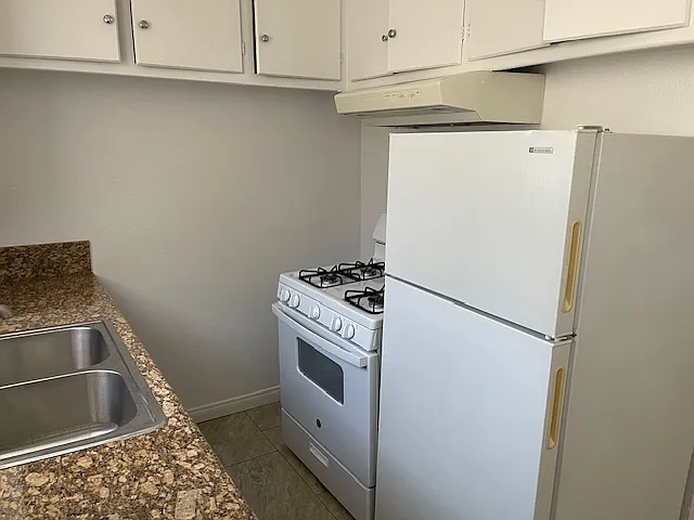 5105 Woodman Ave #10 — Photo 4