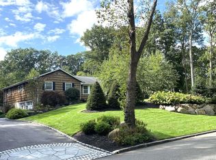 46 Buttonwood Dr, Dix Hills, NY 11746