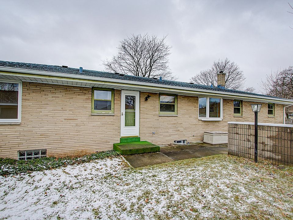 2nd image of 1640 Manitowoc Ave