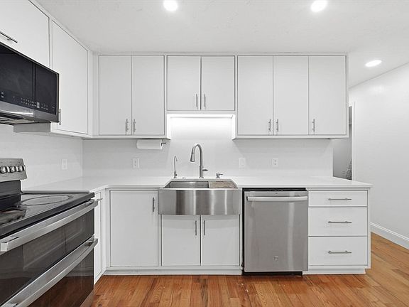 5th image of 15 Houghton St APT 6