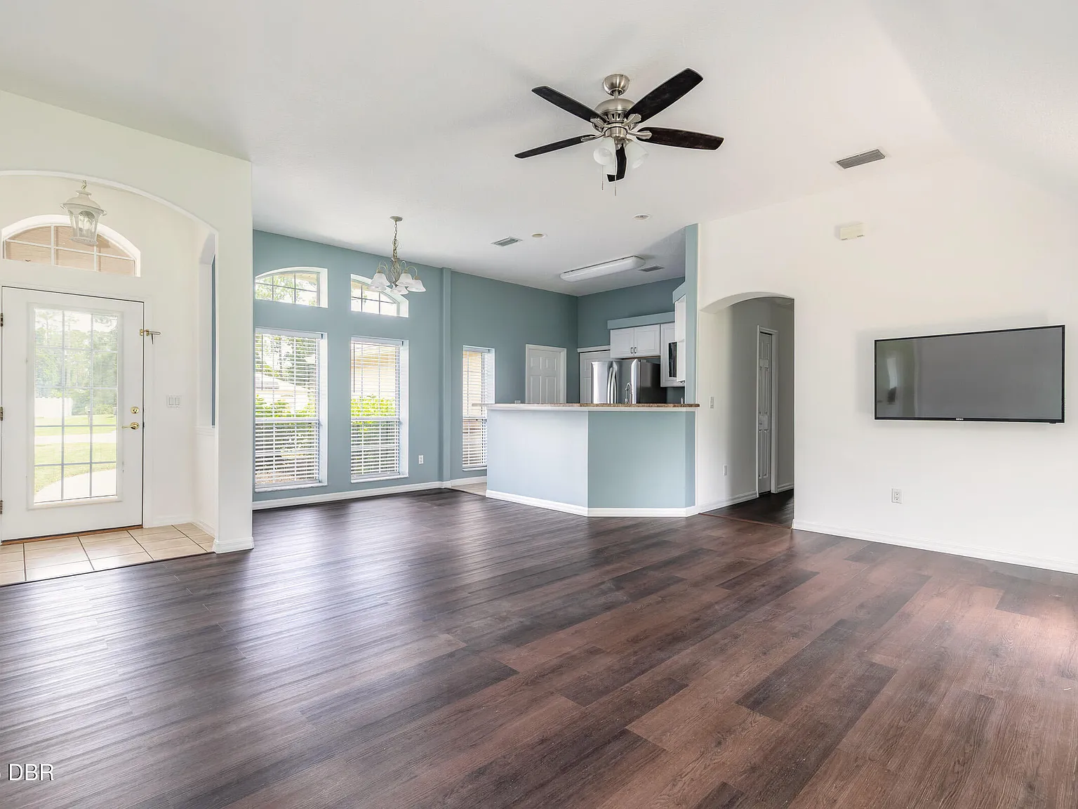 4 bed, 2.0 bath, 1432 sqft, $2,150 — Photo 3