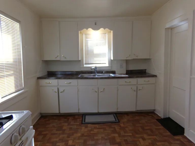 515 Saint Thomas Ave — Photo 3