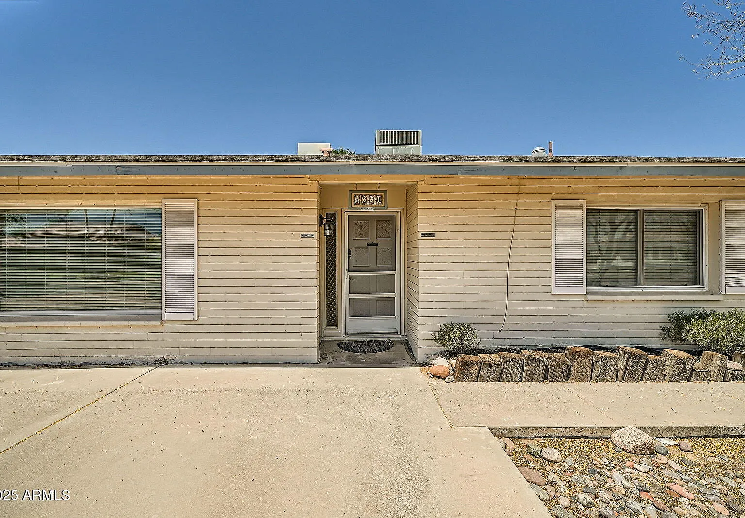 4 bed, 2.5 bath, 2120 sqft, $3,000 — Photo 3