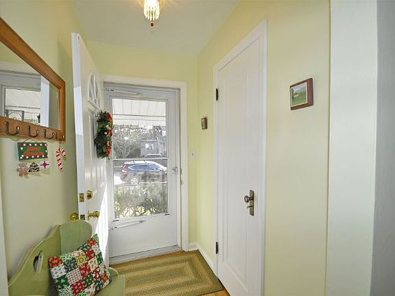 5th image of 1017 E Irvington Ave