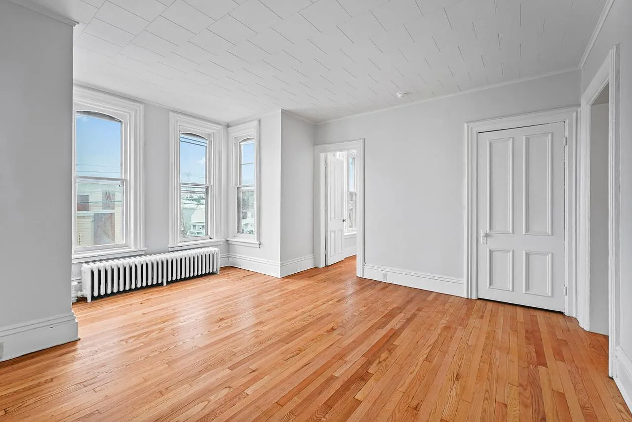 4 bed, 1426 sqft, $1,945 — Photo 3