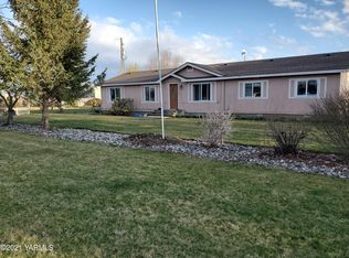 1590 Apricot Rd, Grandview, WA 98930