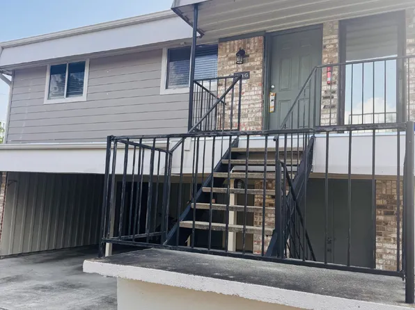 5500 Whitaker St, Groves, TX