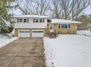 612 Russell Rd, Dekalb, IL 60115