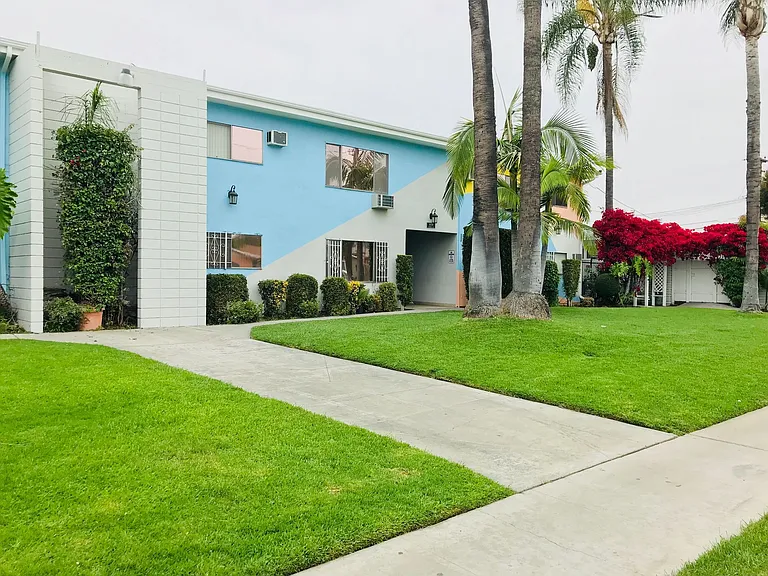 Eden Roc Apartments — Photo 7