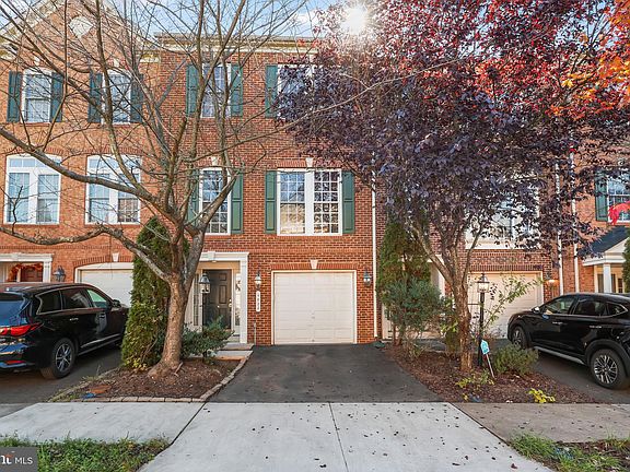 2nd image of 1022 Hotchkiss Pl