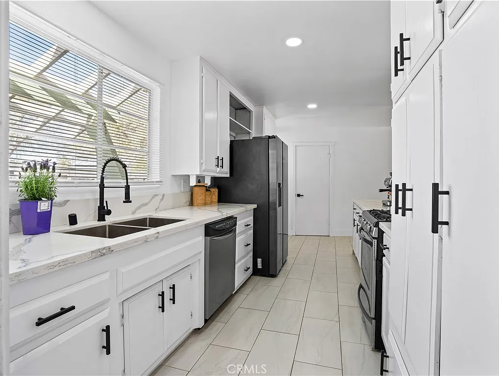 3 bed, 1334 sqft, $2,800 — Photo 3