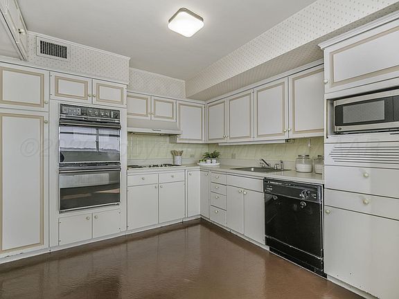 5th image of 2028 S Austin St APT 902