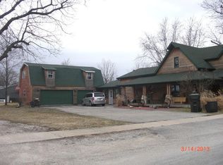 1013 S Iowa St, Ashmore, IL 61912