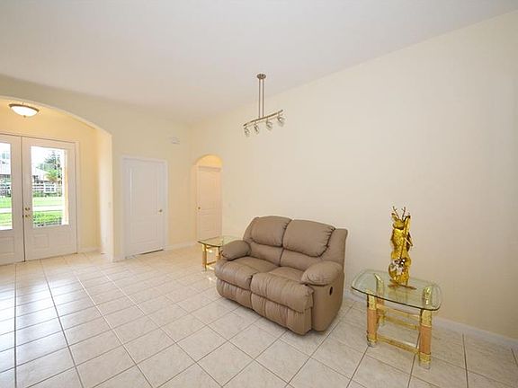 4th image of 17040 Florence View Dr