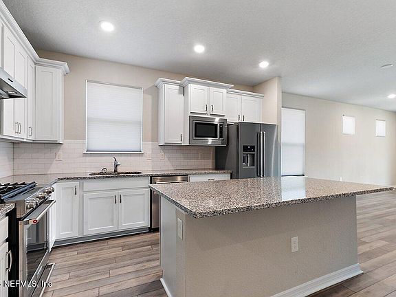 5th image of 11209 LENORA Court