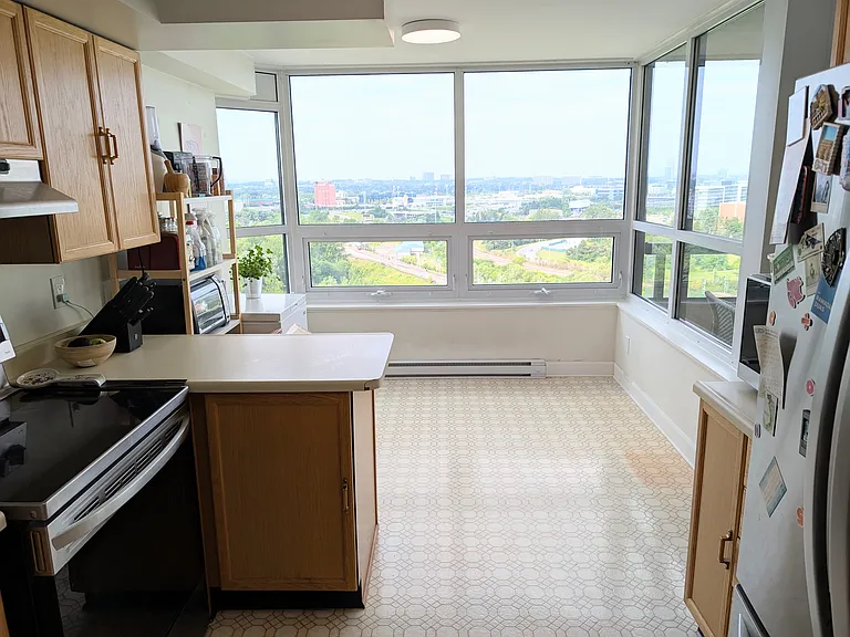 1500 Riverside Dr #1902 — Photo 11