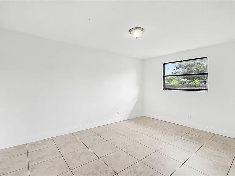 913 Lytle St SW — Photo 14