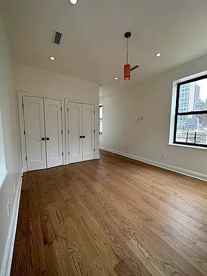 Rented by Peter R. Hungerford, LREB | media 22