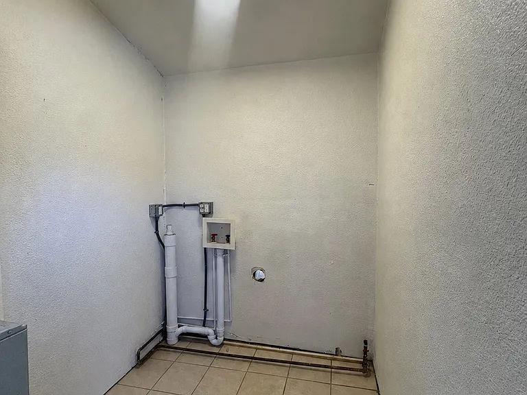 653 S 61st St #A — Photo 12