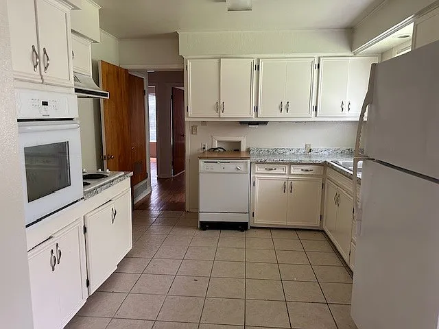 1710 W College St — Photo 5